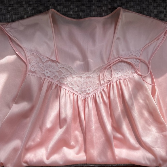 Vintage Lace and Bow Night Dress - Picture 13 of 16